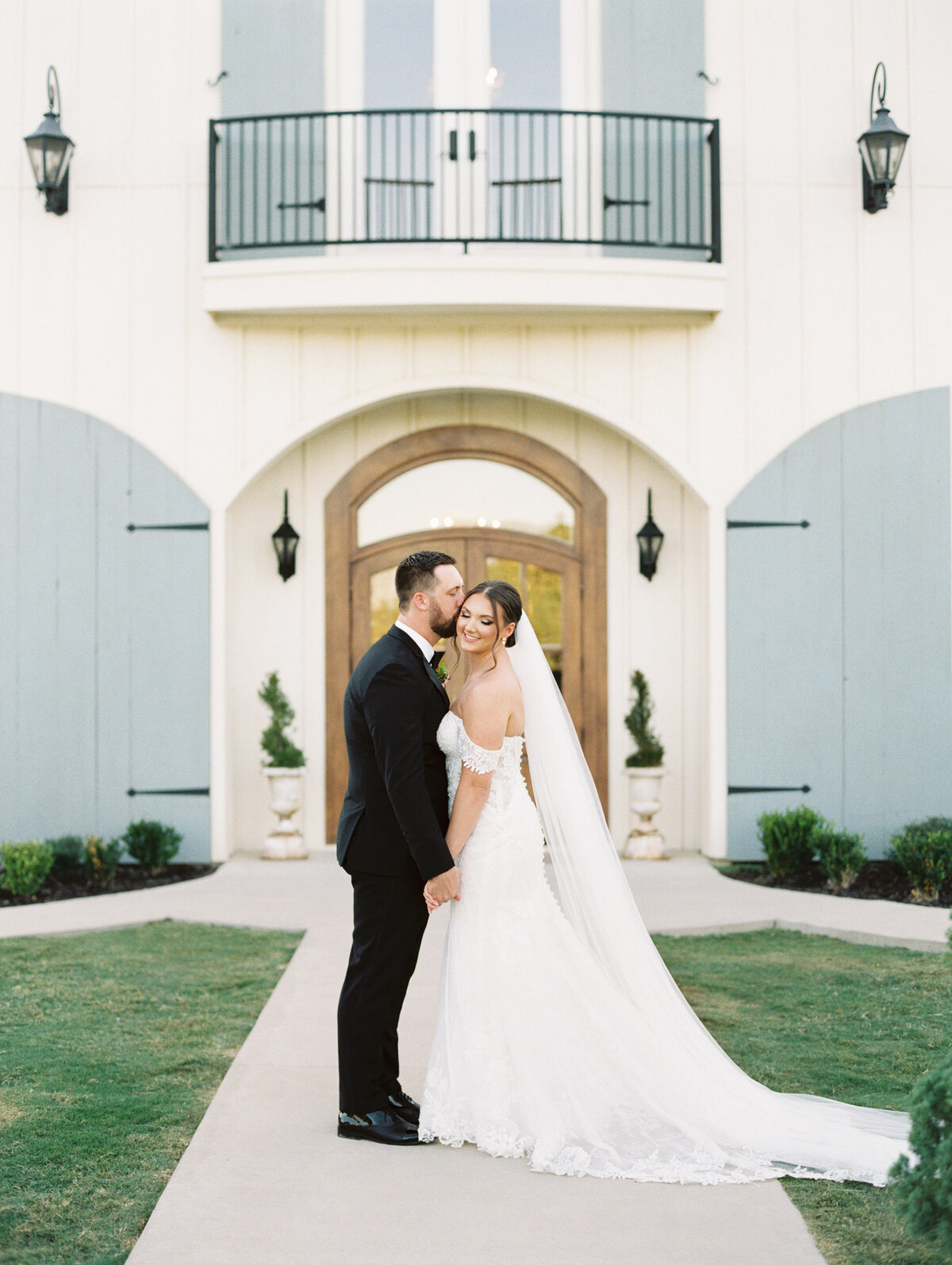 bride-and-groom-portraits-north-texas-the-french-farmhouse-wedding-9
