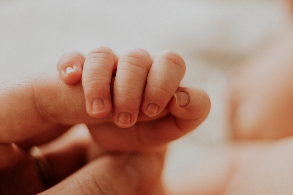 red-deer-central-alberta-newborn-maternity-photographer-50