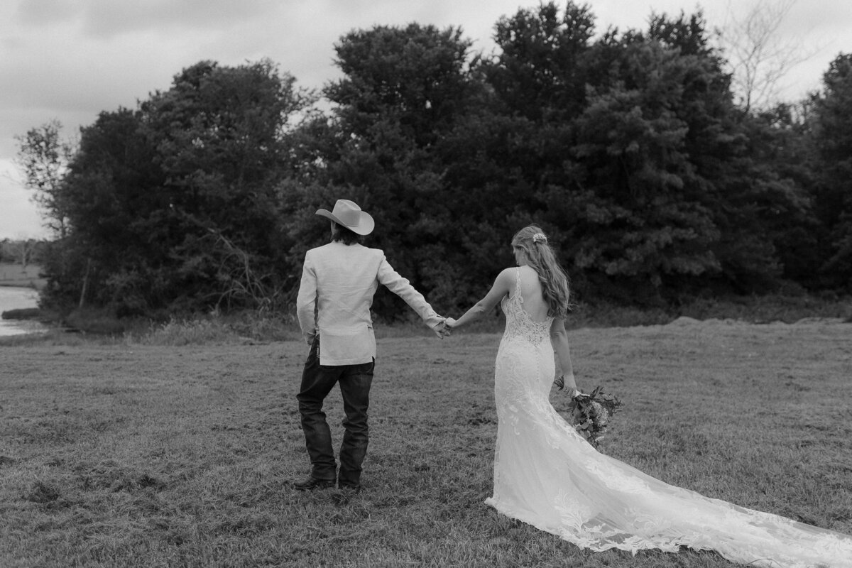 Romantic wedding at Hummingbird Hill in College Station, Texas photographed by Lauren Ashleigh.