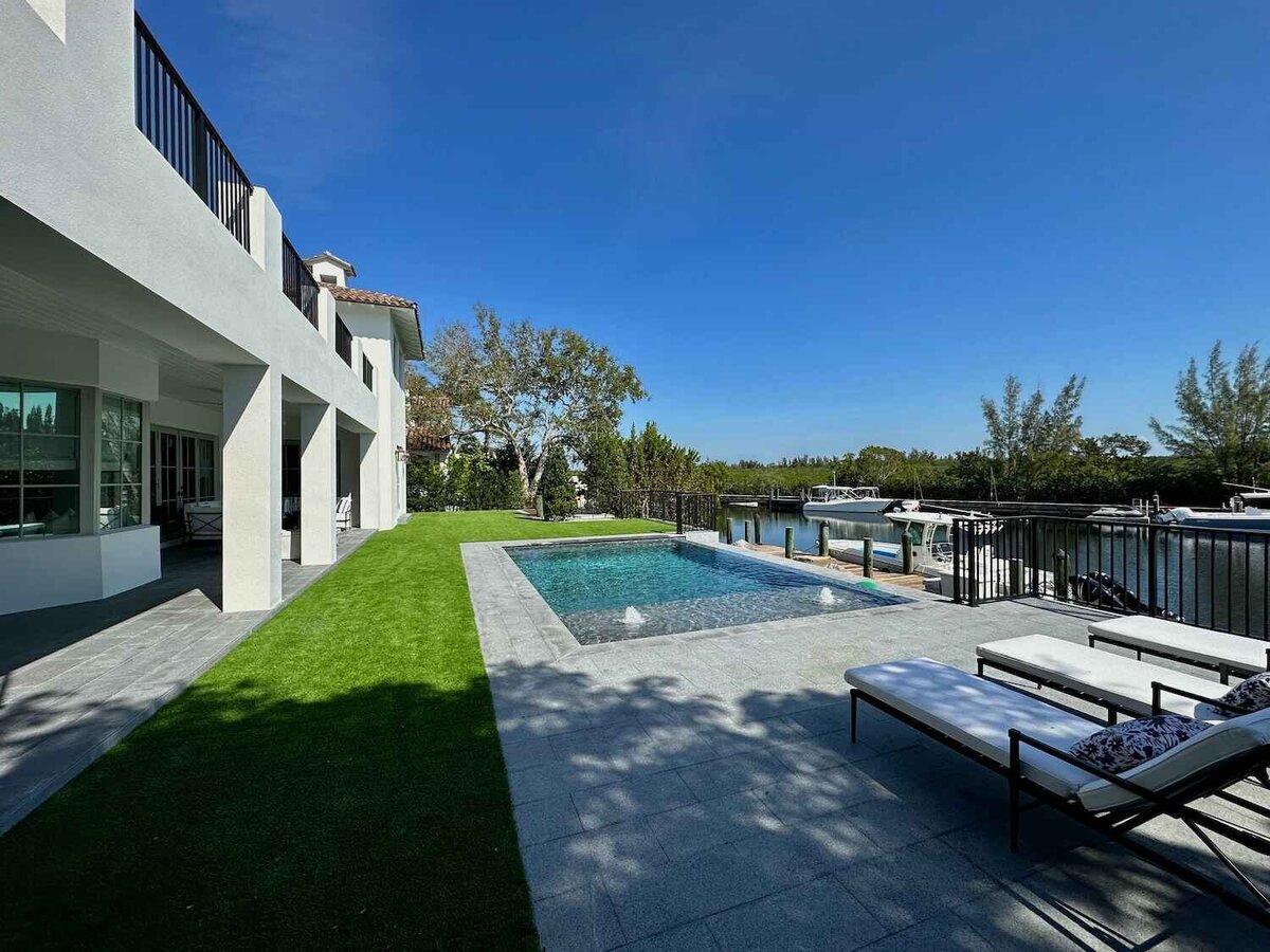 rectangle-pool-tanning-ledge-bubblers