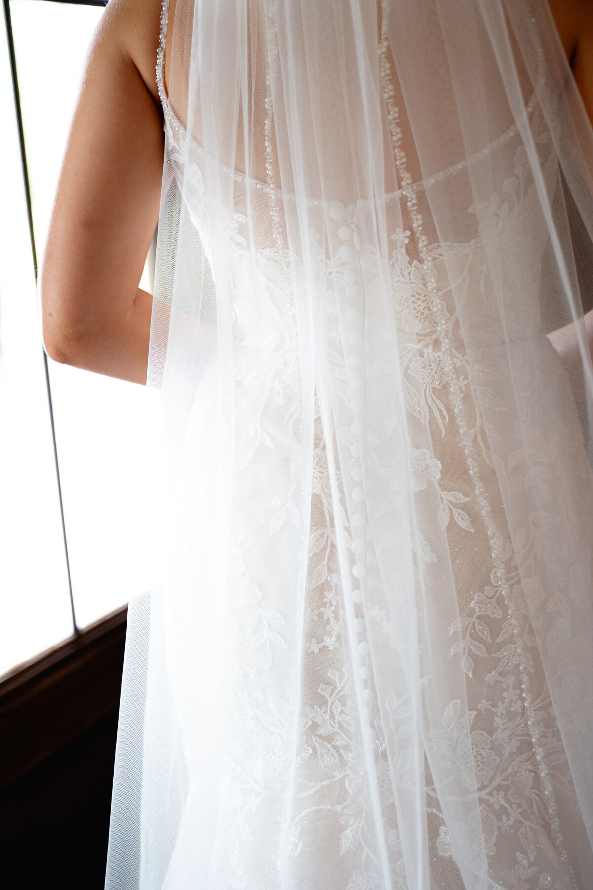 Orlando based Wedding and engagement photo studio