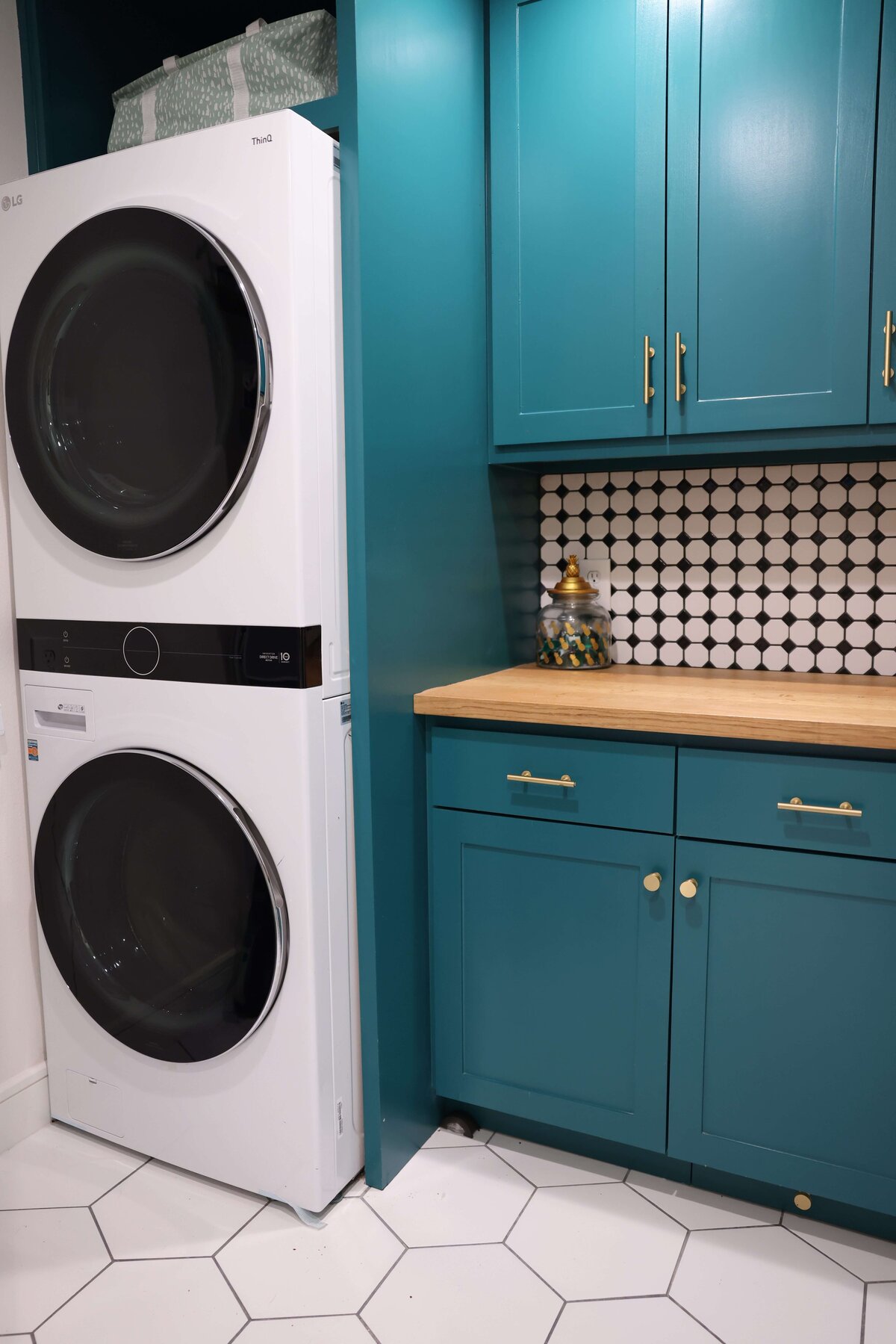 bold-laundry-space-design-mk