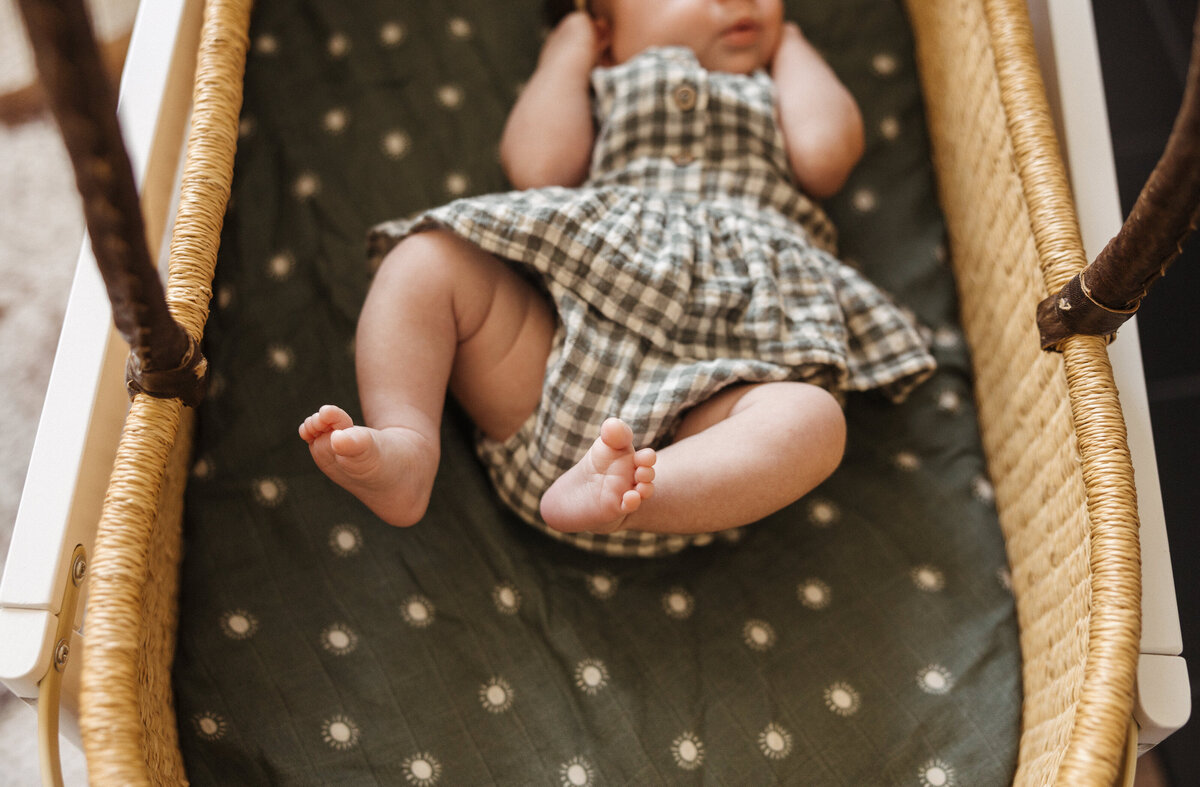 at-home-newborn-photo-session-windsor090