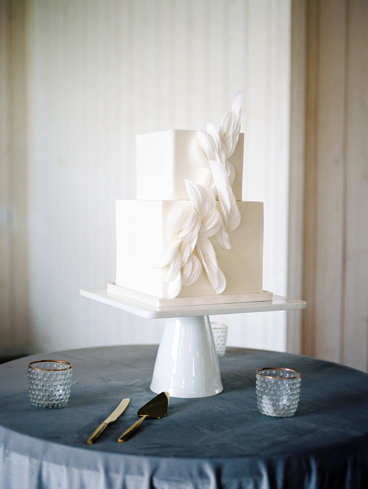 Clean Modern Wedding Cake
