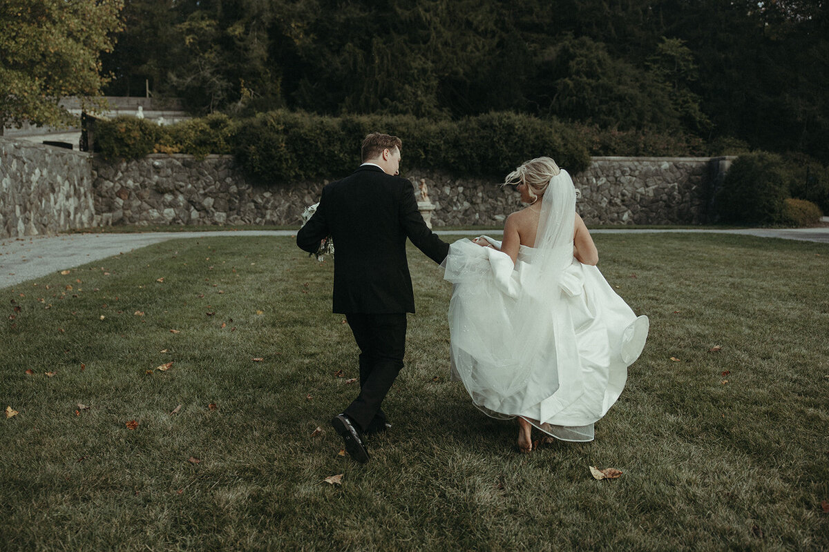 Stratman Imagery, Intimate Wedding and Family Photographer based in Western North Carolina, New York City. Destination Weddings. Asheville Documentary Wedding Photography. Moody.