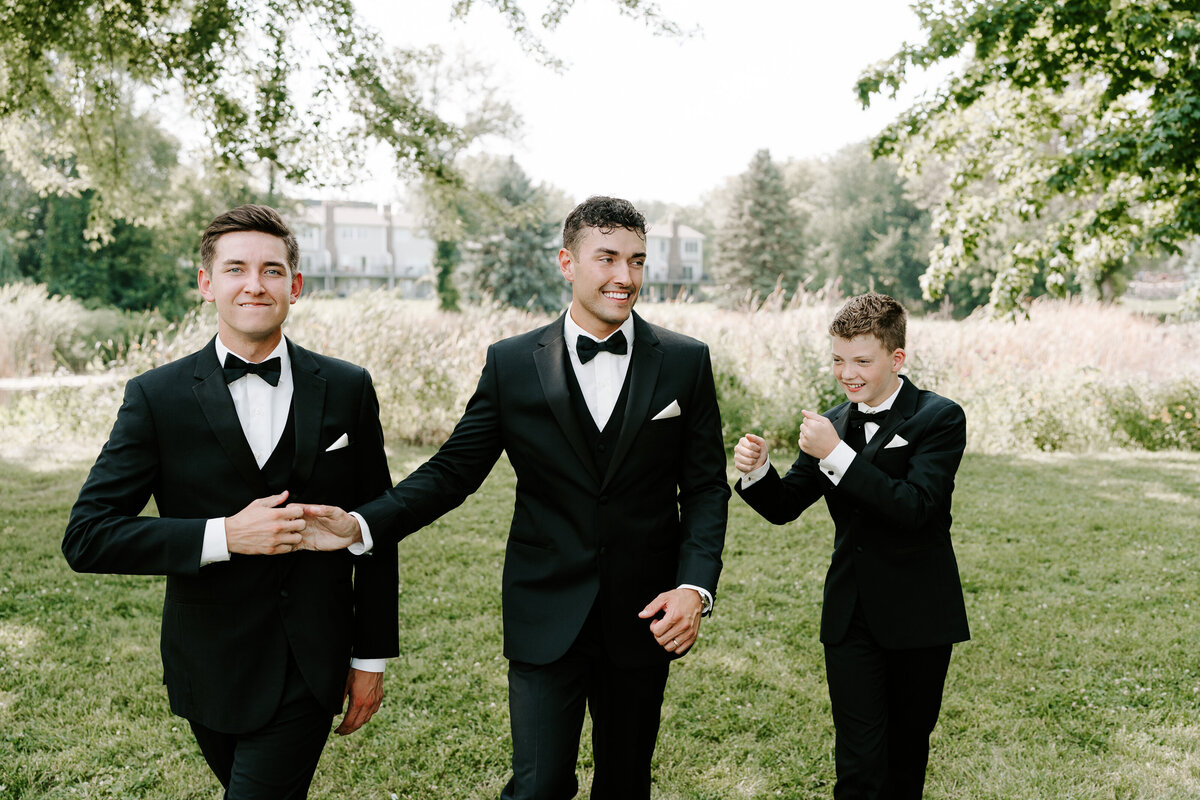 abby-parker-lake-minnetonka-wedding-38