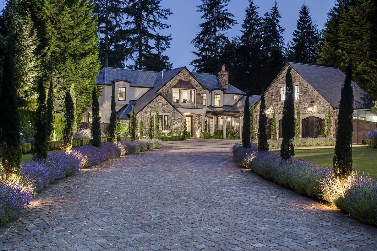 1 Twilght Photo of Luxury home In Woodinville