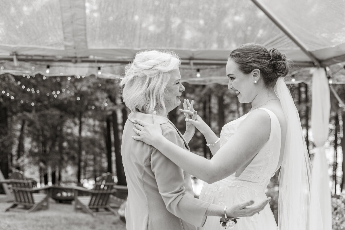 northeast-pa-private-estate-bear-creek-wedding-emily-taylor-photography_129