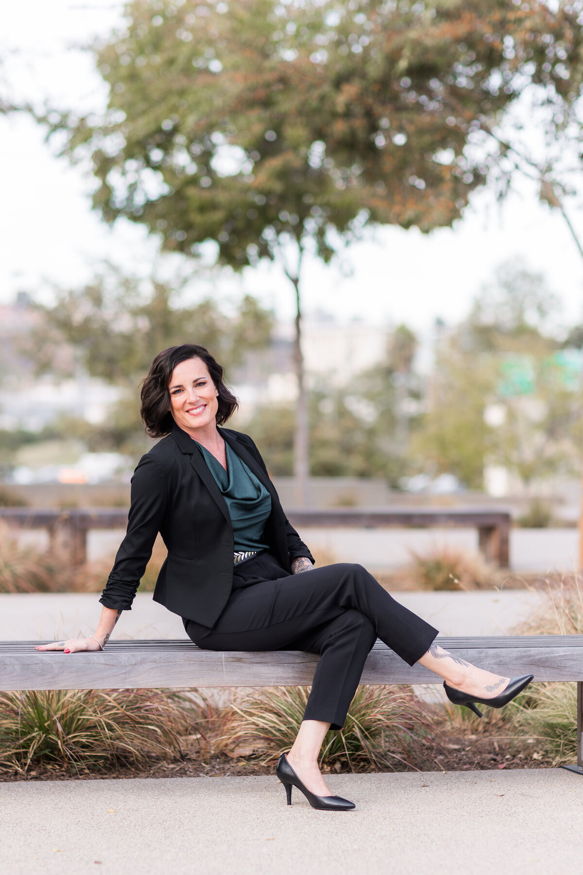 personal-branding-photo-shoot-realtor-sitting-on-bench