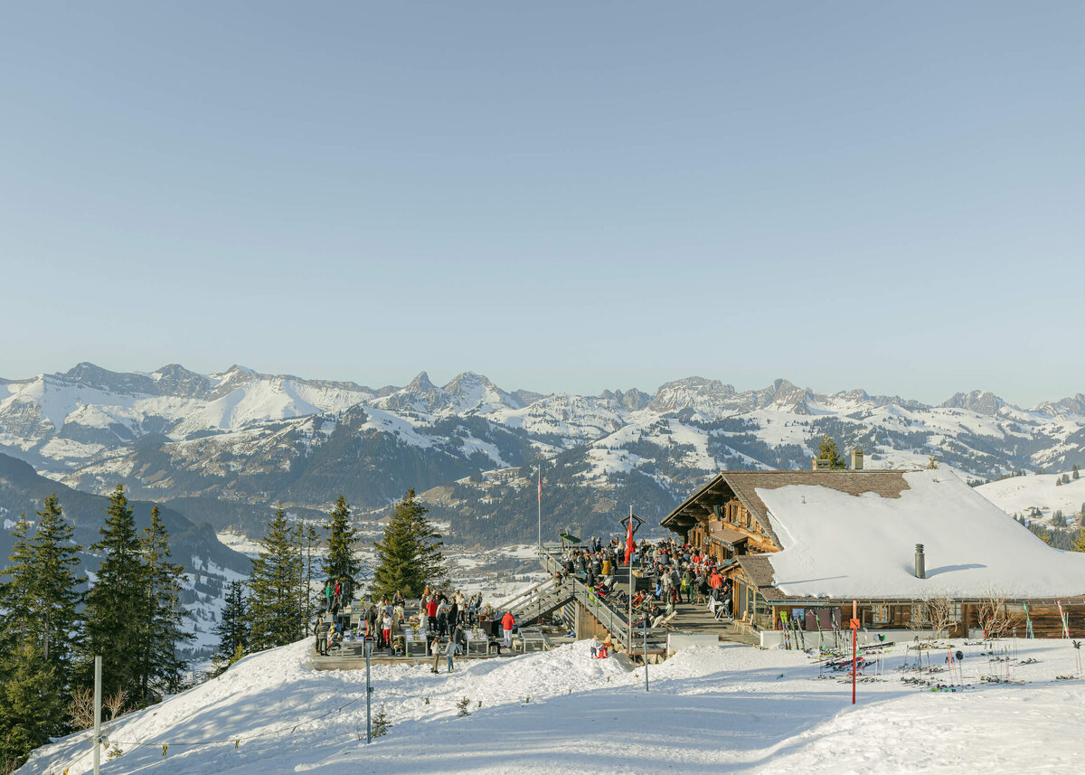 chloe-winstanley-events-switzerland-gstaad-wasserngrat-restaurant-mountain