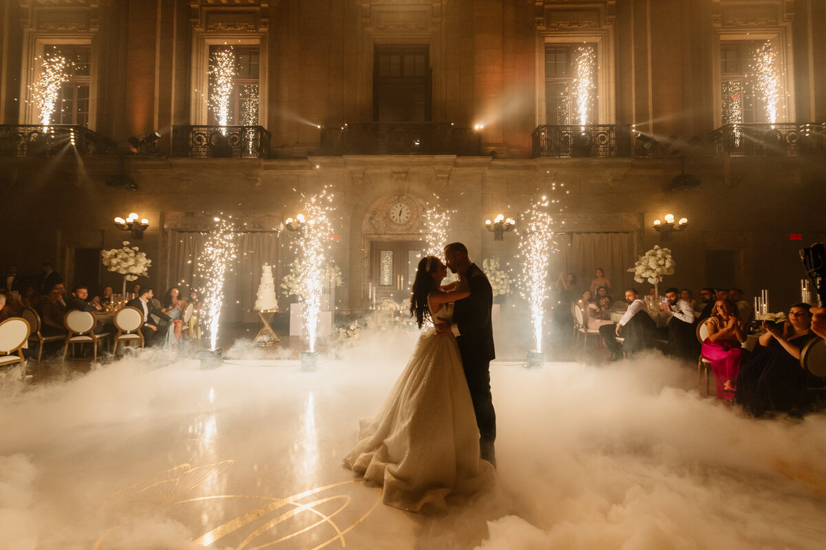Theate-Saint-James-Wedding-Luxury-WeddingPlanner-Montreal-CoolsEvents - montreal wedding planner