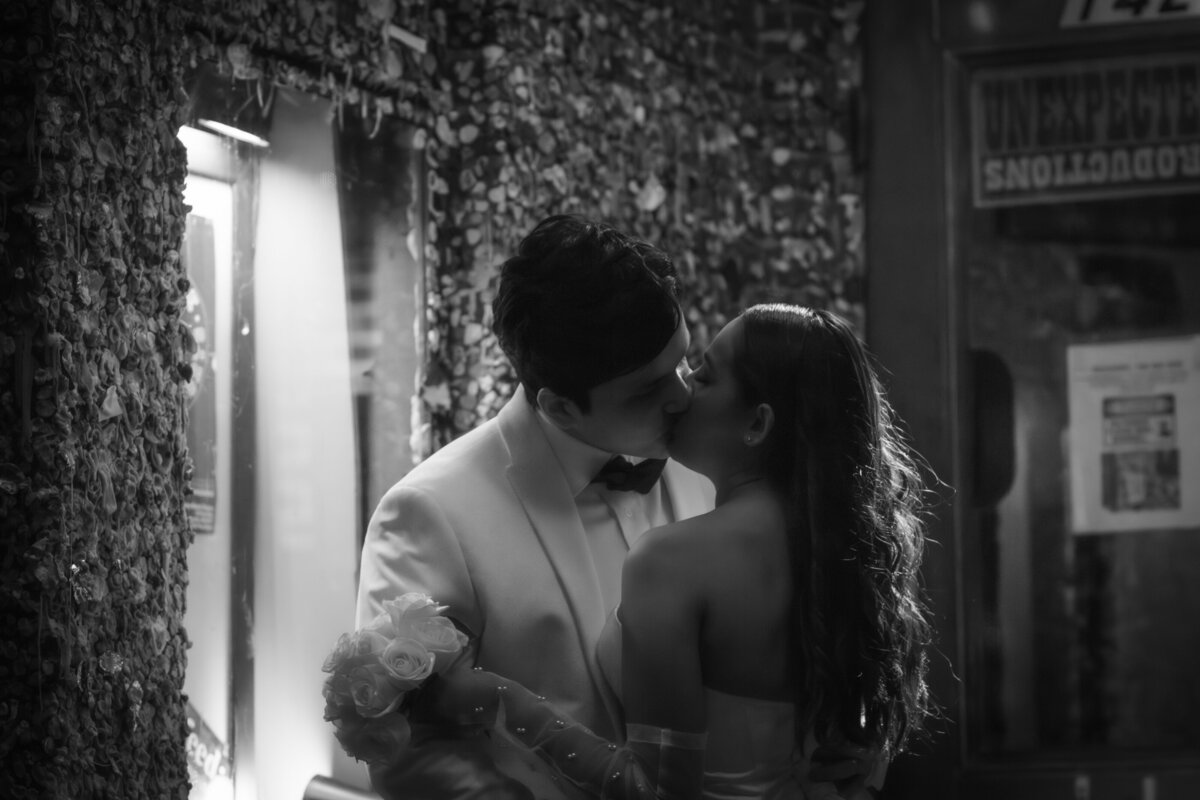 Downtown-Seattle-elopement-documentary-style-photography-jennifer-moreno-photography-Washington