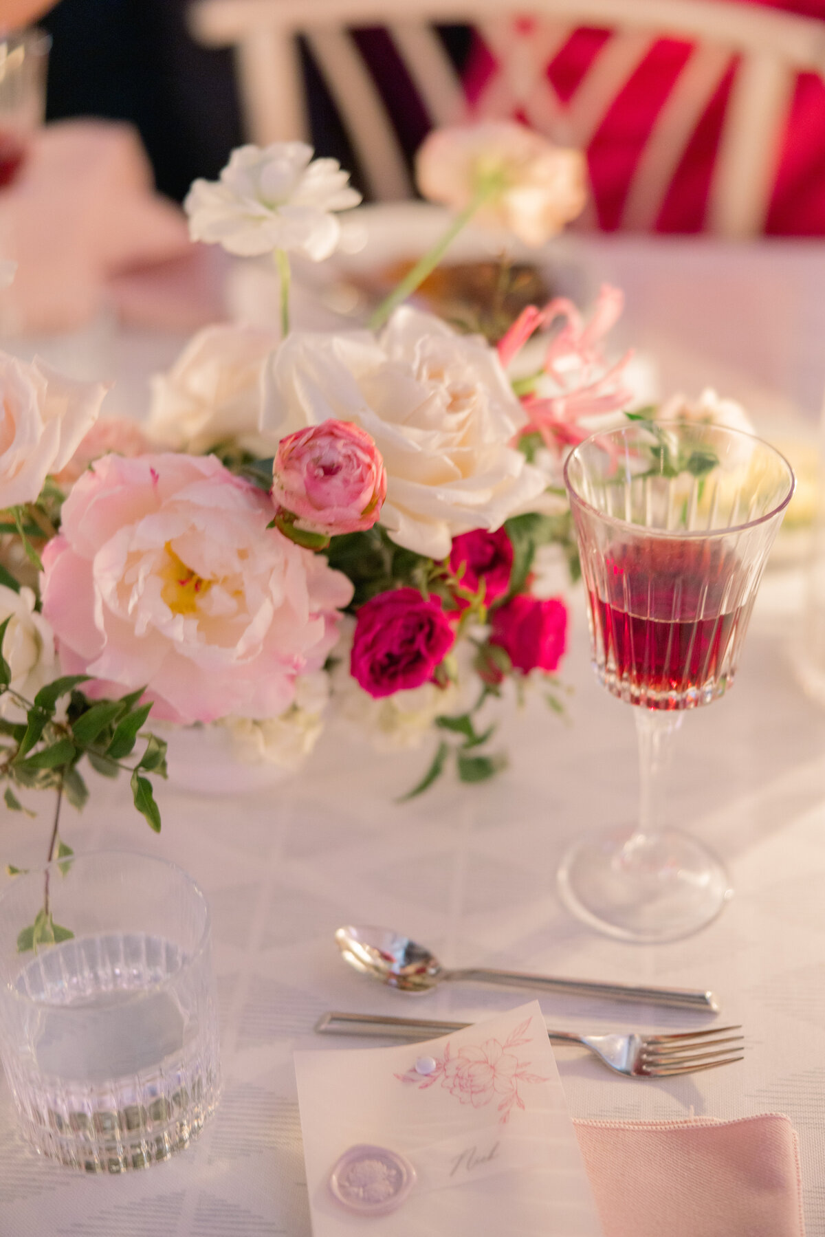 Luxe-velvet-blush-napkins-add-a-touch-of-elegance-to-this-wedding-reception
