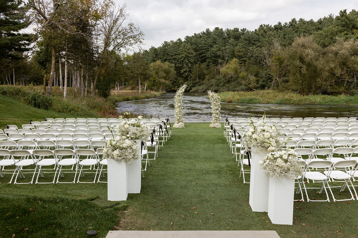 la-pointe-events-wedding-ceremony-floral