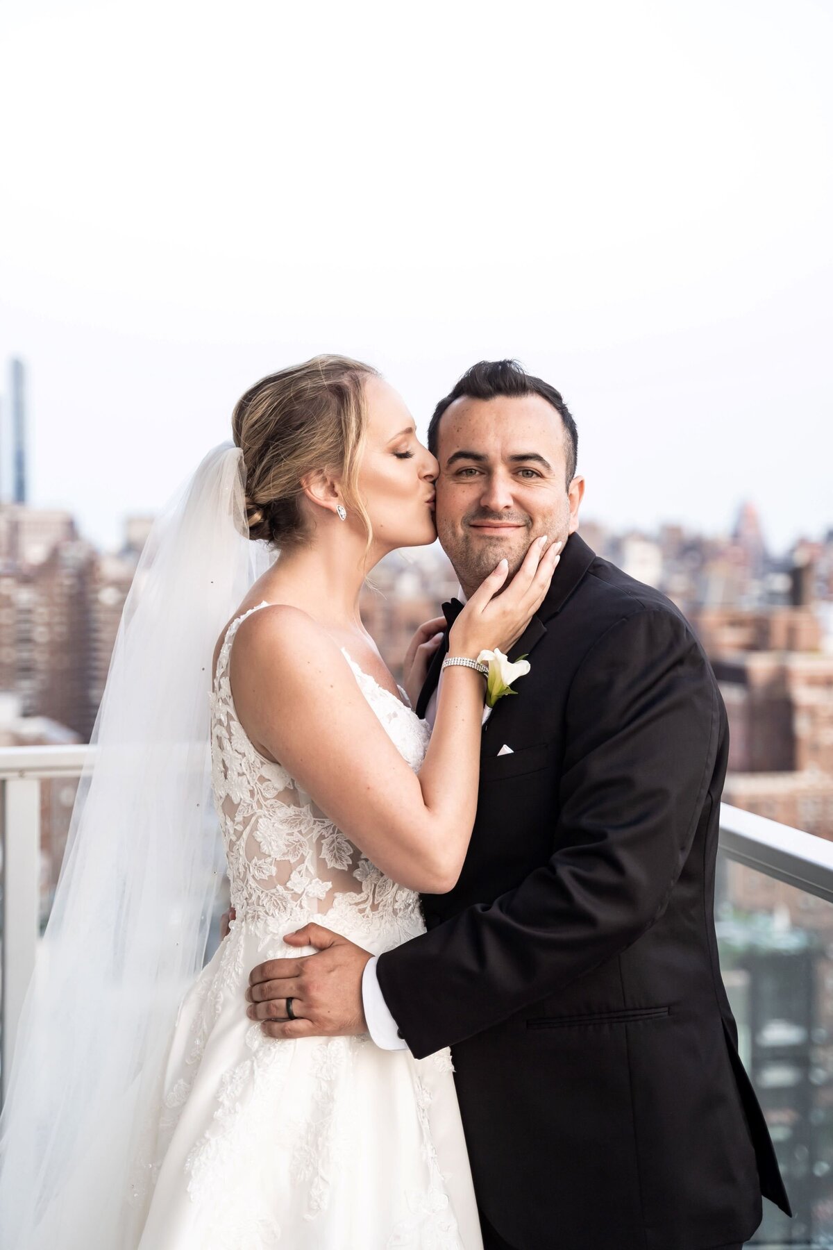 emma-cleary-new-york-nyc-wedding-photographer-videographer-venue-glasshouse-chelsea-11