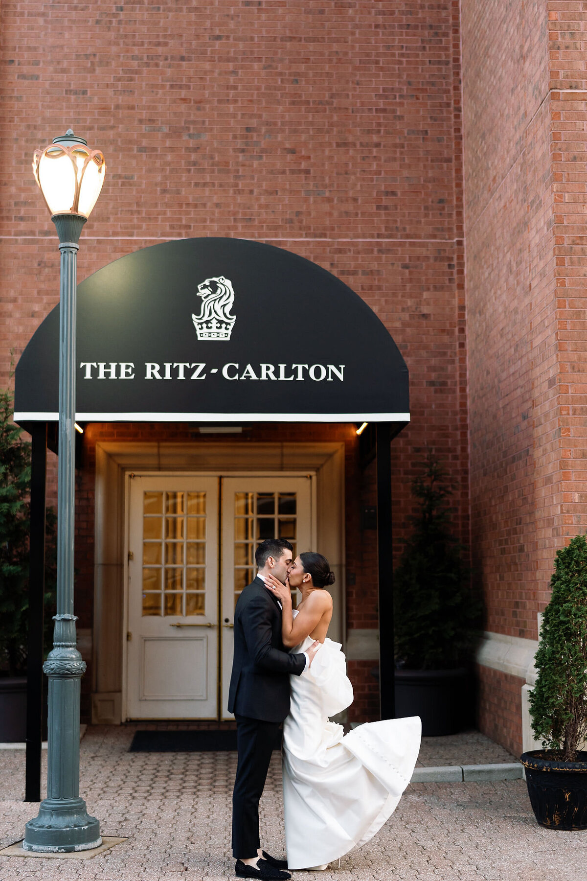 86-ritz-carlton-wedding-couple