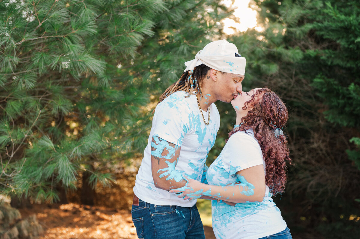 parents painted in blue for maternity session at home