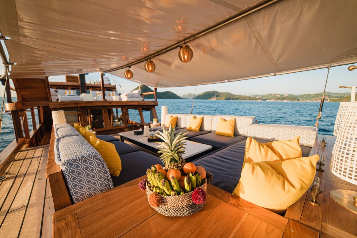 Samara-II-Luxury-Yacht-Indonesia-6