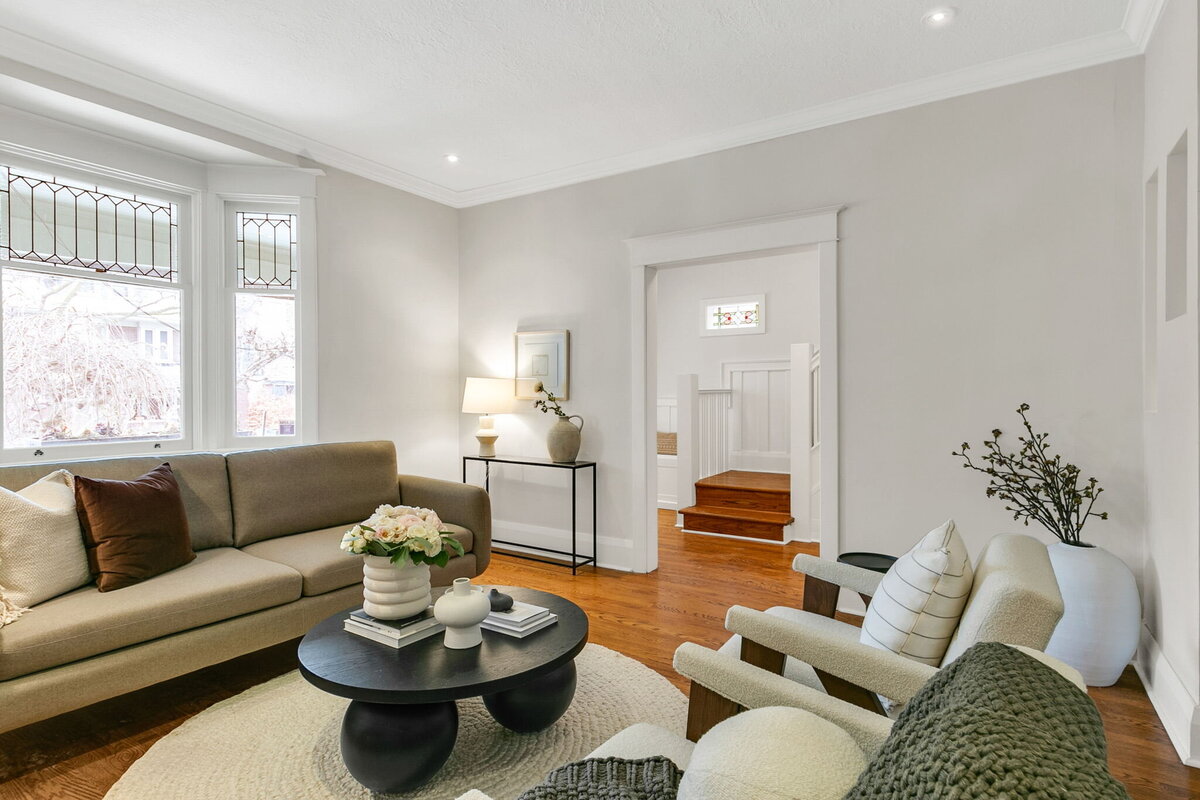 6-web-or-mls-8_002_Living Room