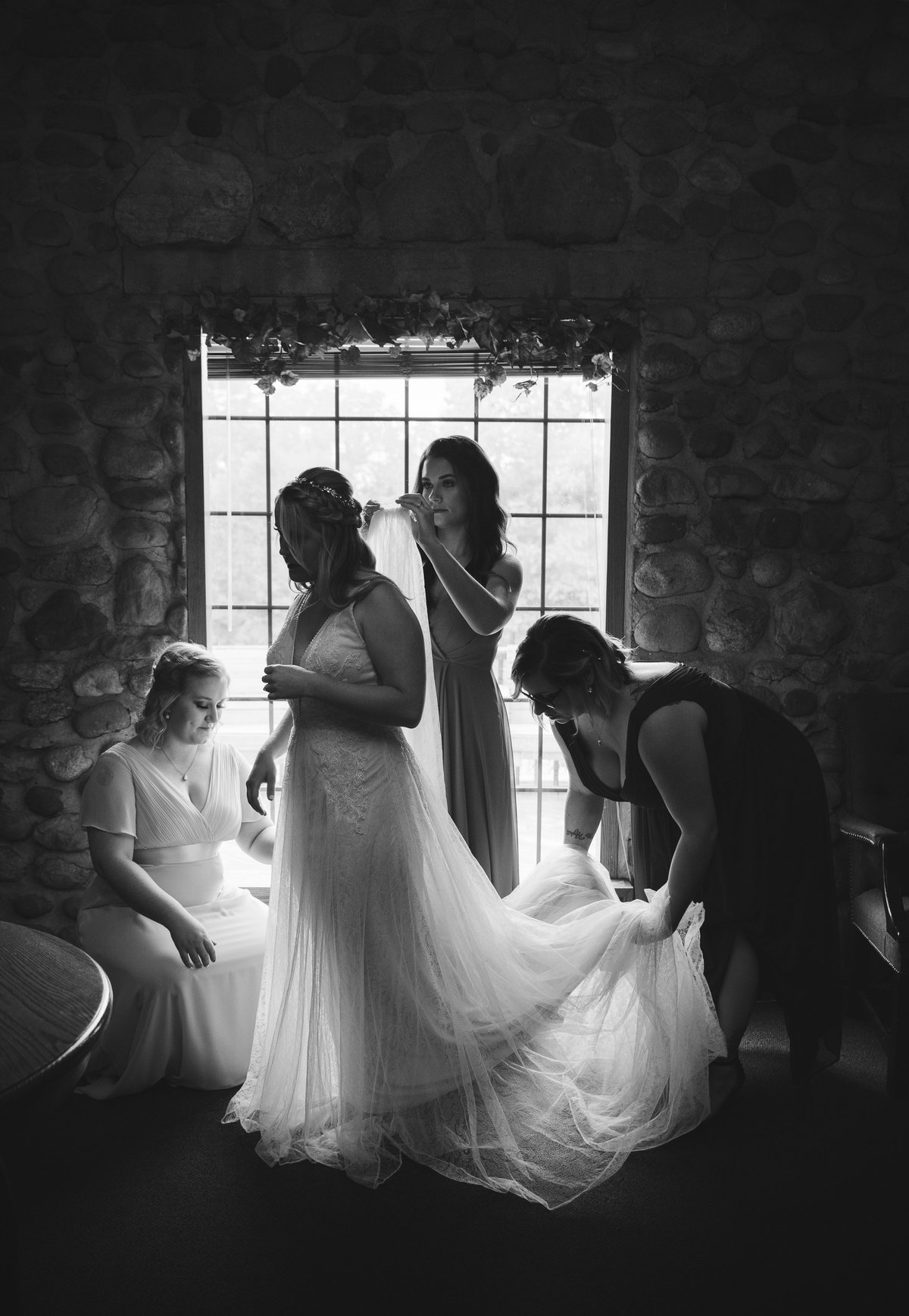 bride getting ready kalamazoo wedding