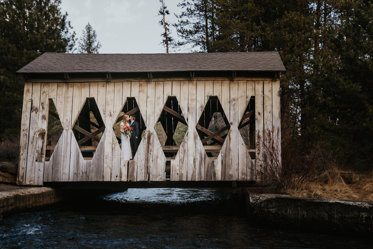 bend-oregon-wedding photographer-elopement-adventure-photograher-meredith-sands-photography -1