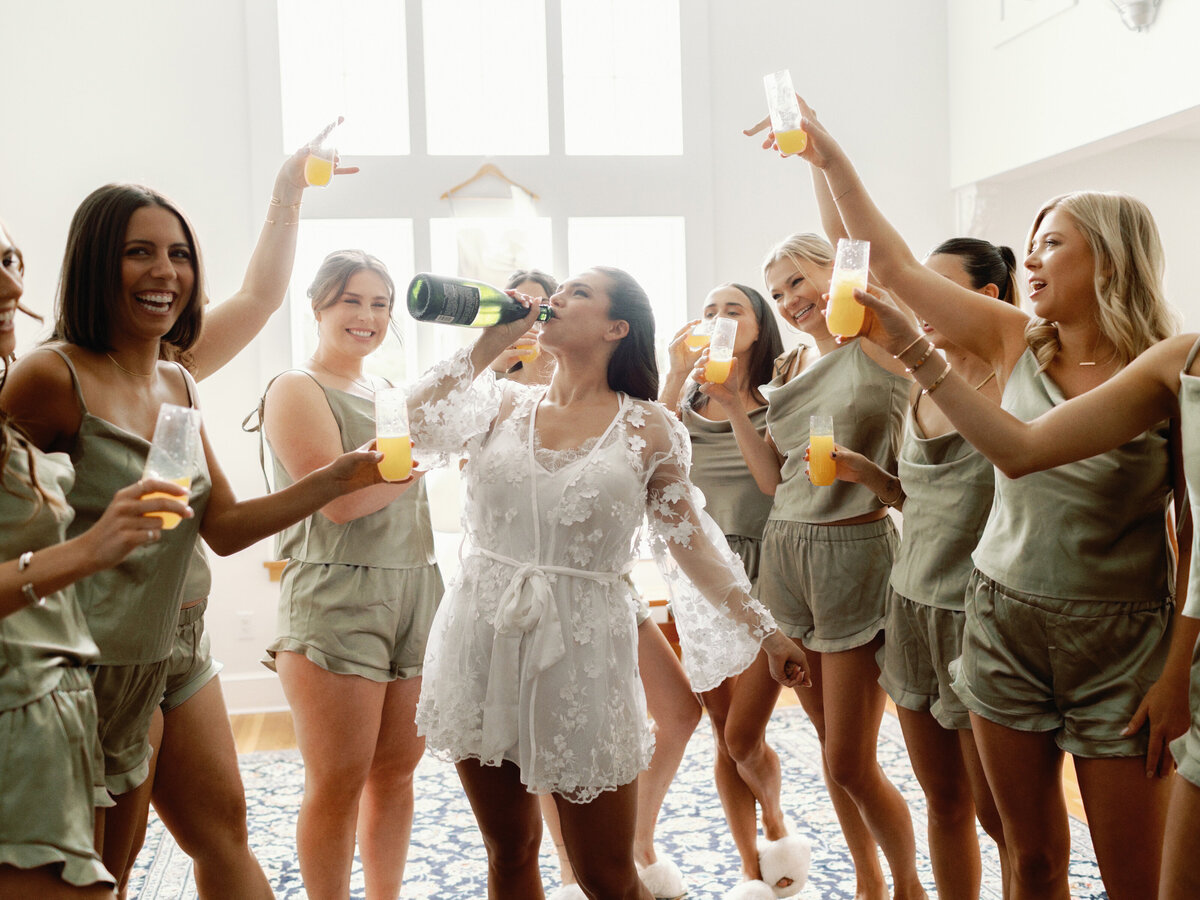 wedding-at-oswego-hills-vineyard-winery-portland-oregon-by-the-tenneys-photography-03