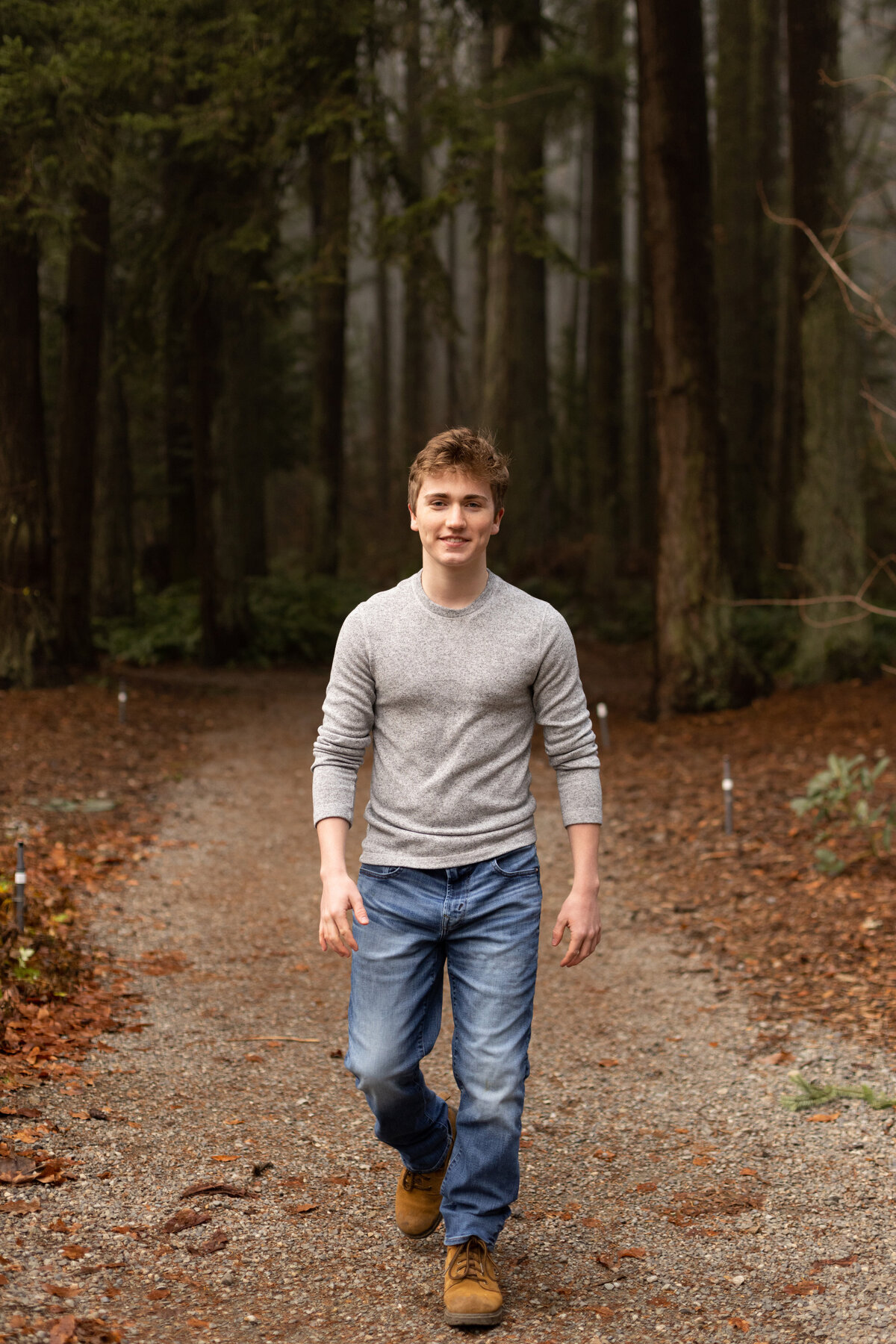 pacific_northwest_senior_boy_forest