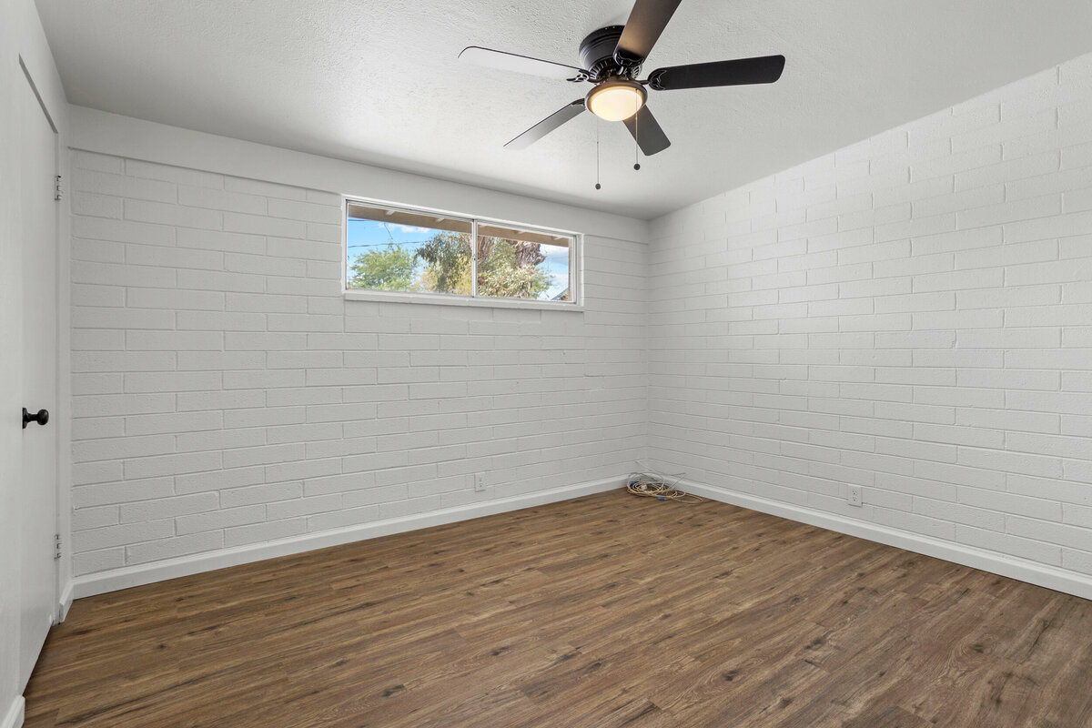 11_1527 e blacklidge dr-9