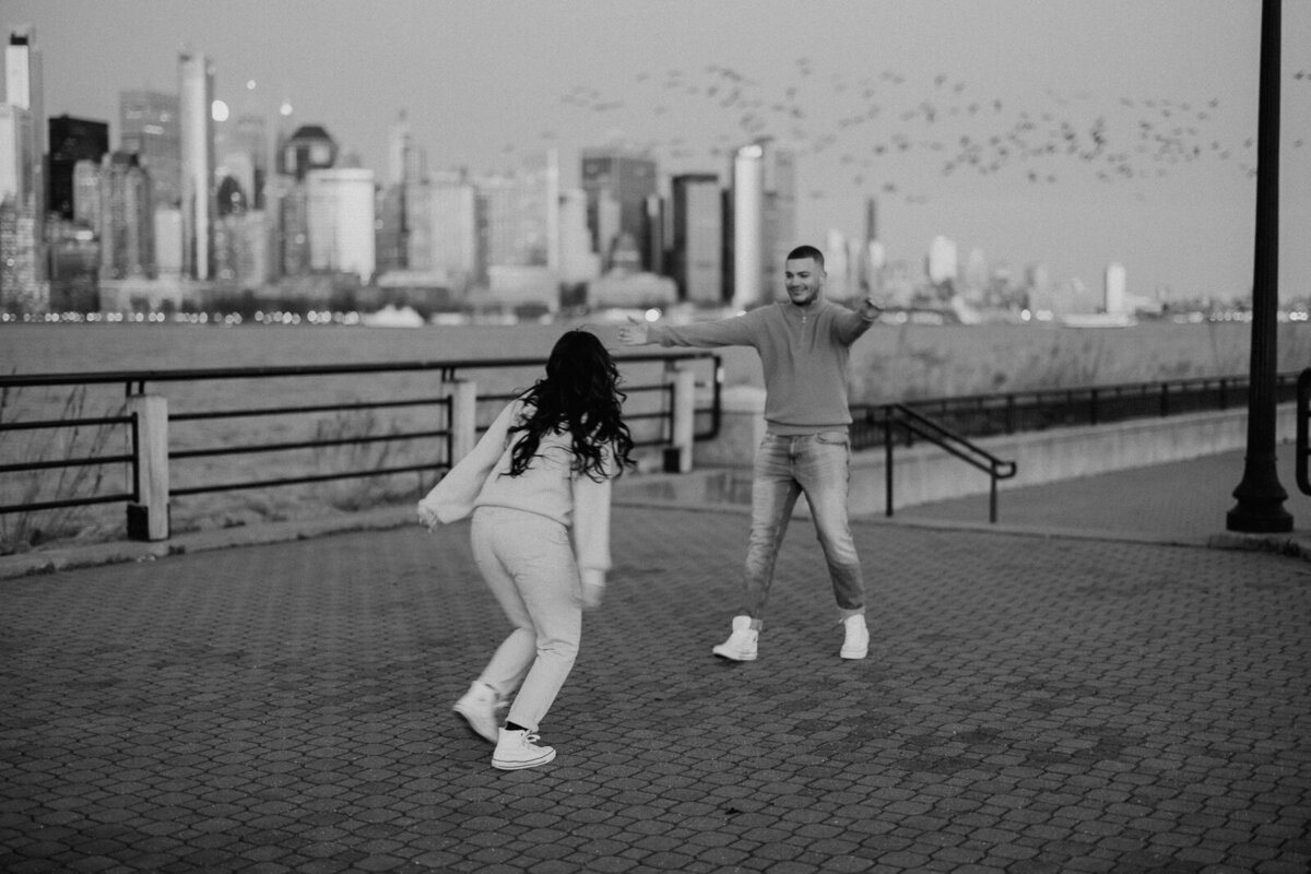 engagement-session-jersey-city-liberty-state-park