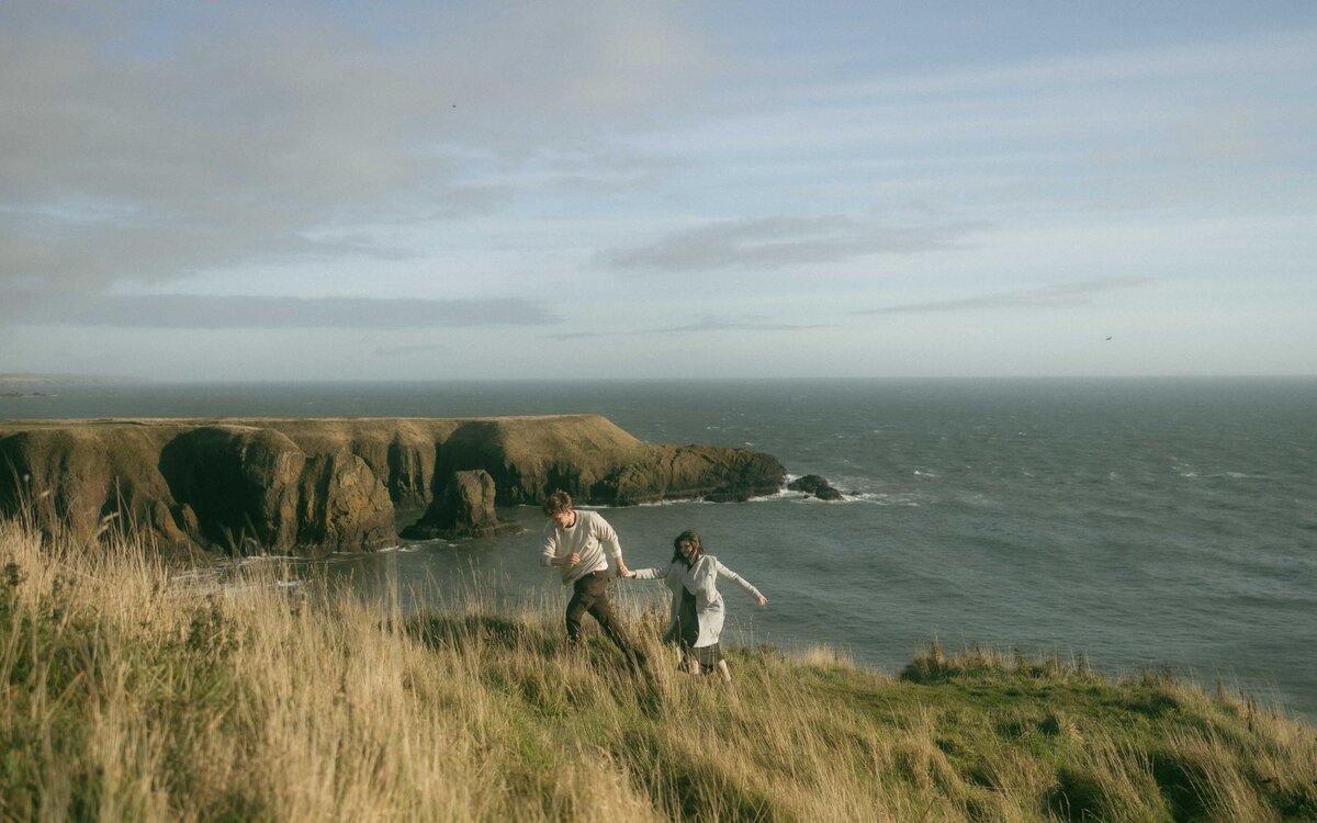 SecretProposal-TheSwiechs-Brandon&McKennaDunnotarCastleScotland-80