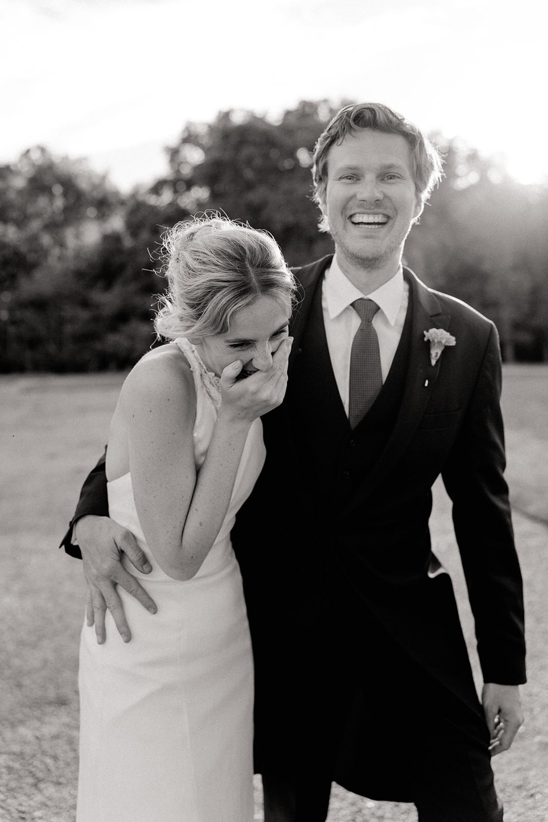 candid wedding photo provence