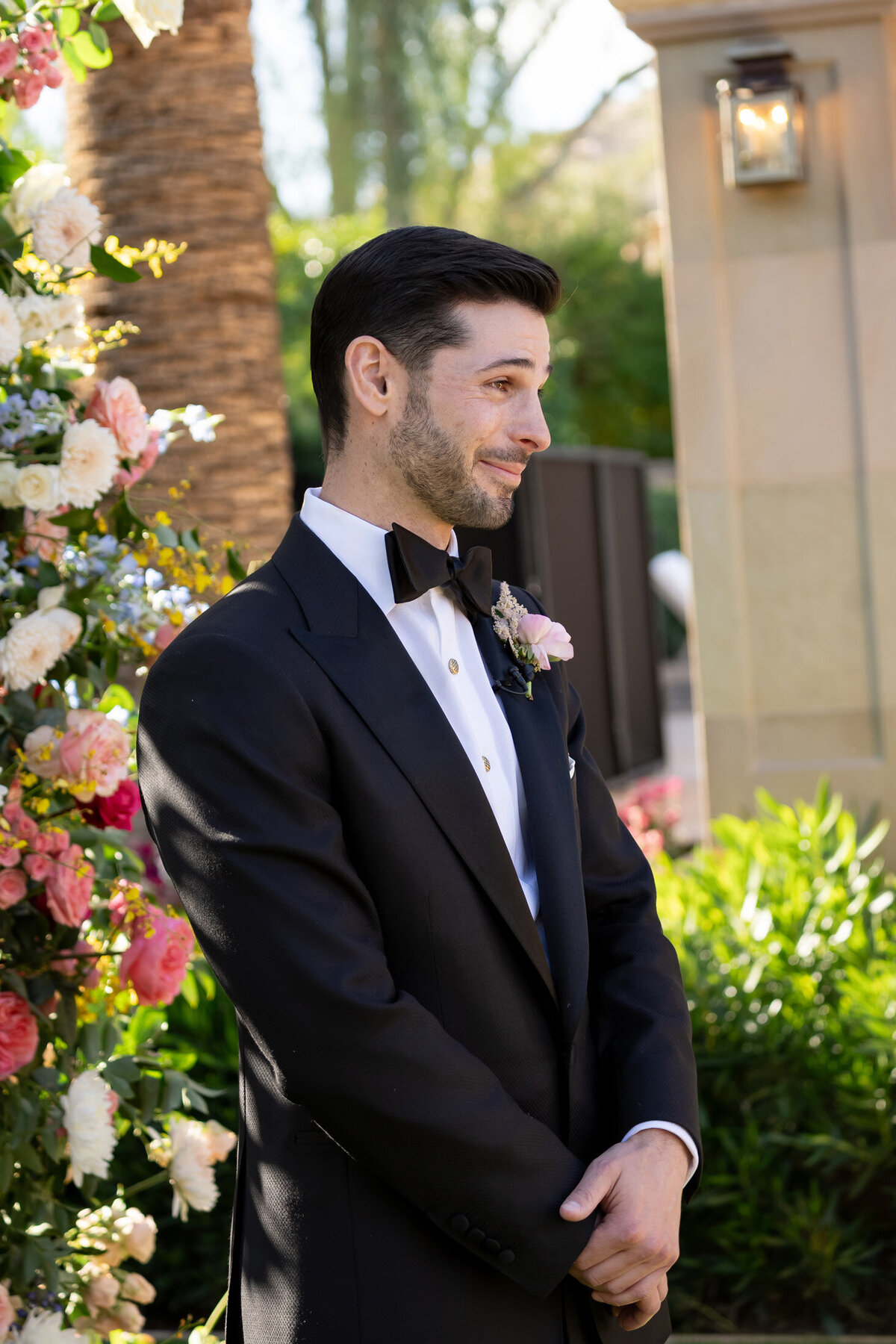 32_groom-reaction-to-bride