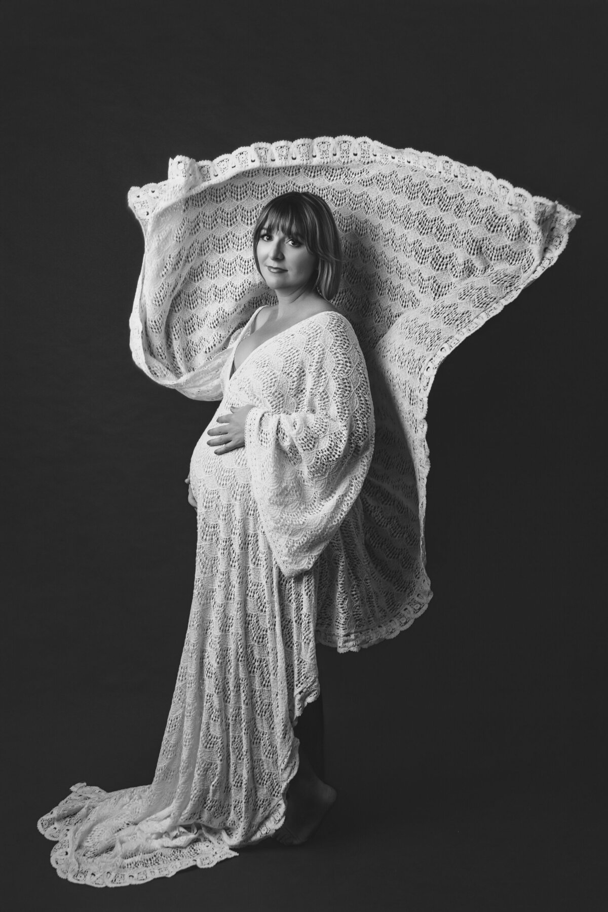 MiniAnnaPhotography2023-Jenna-Maternity-1321srgb-evsrgb-bw3000px