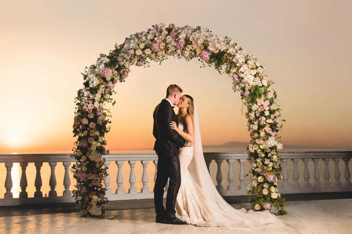 kevin de bruyne at his wedding in sorrento with a flower arch