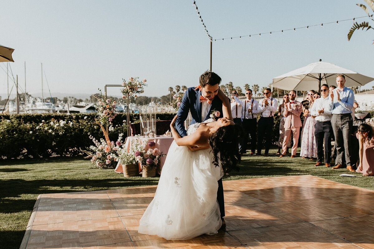 couple-on-dancefloor