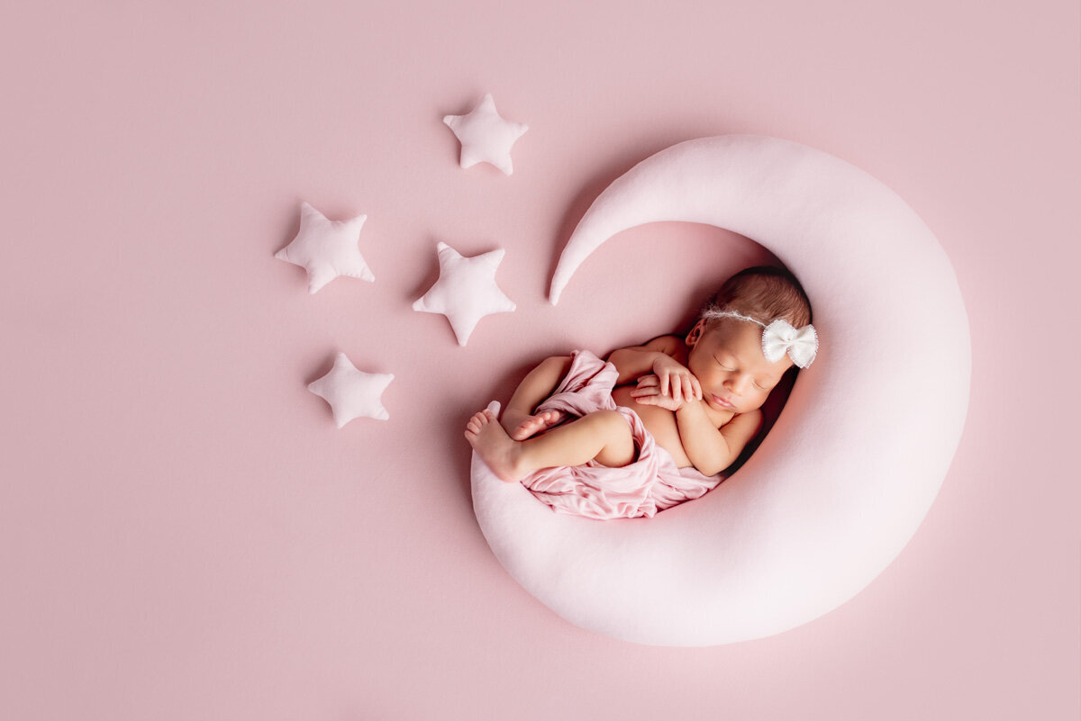girl-parker-colorado-newborn-in-home-pink-moon