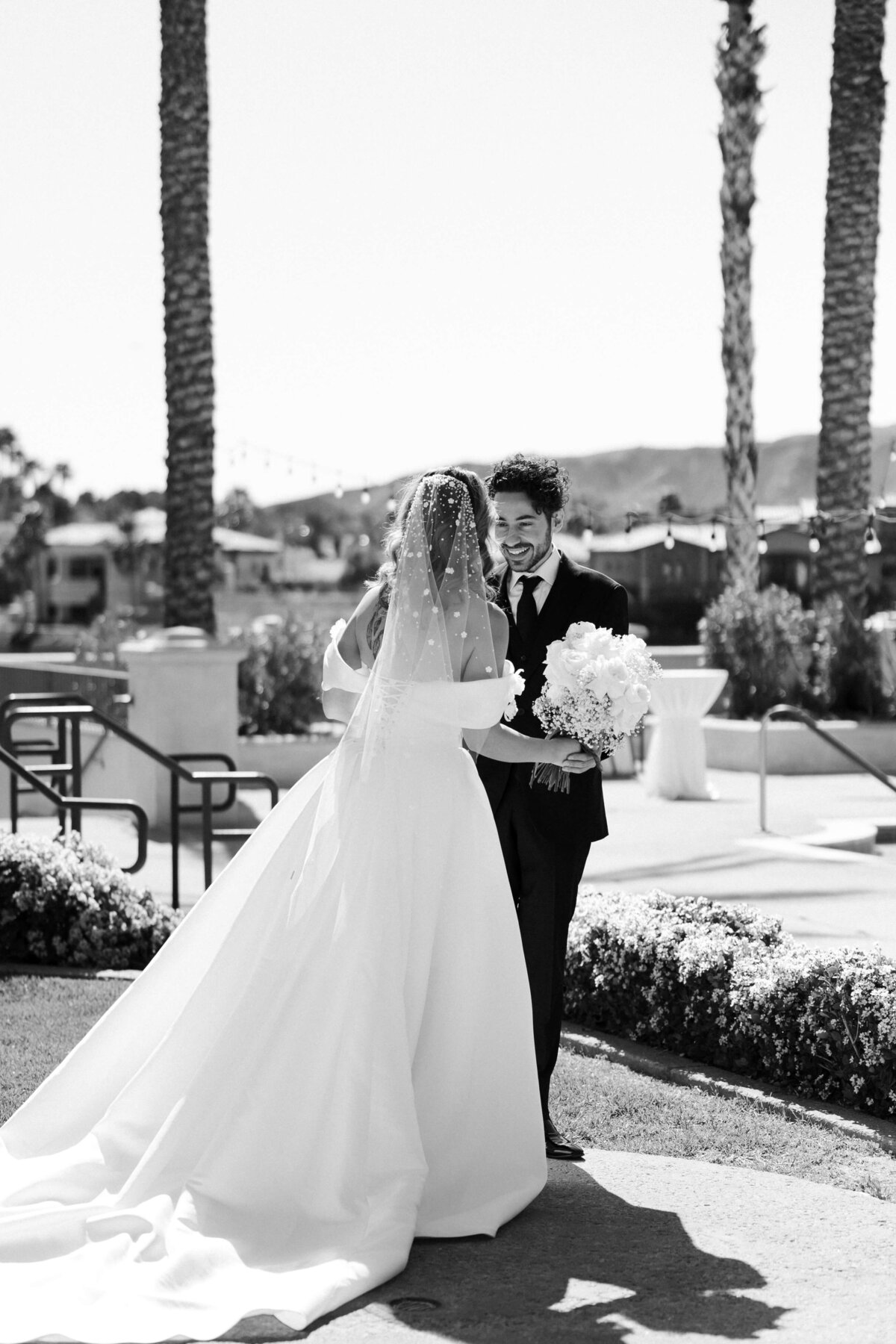 20_riskyexposure_marley-simon_las-vegas-elopement-photography