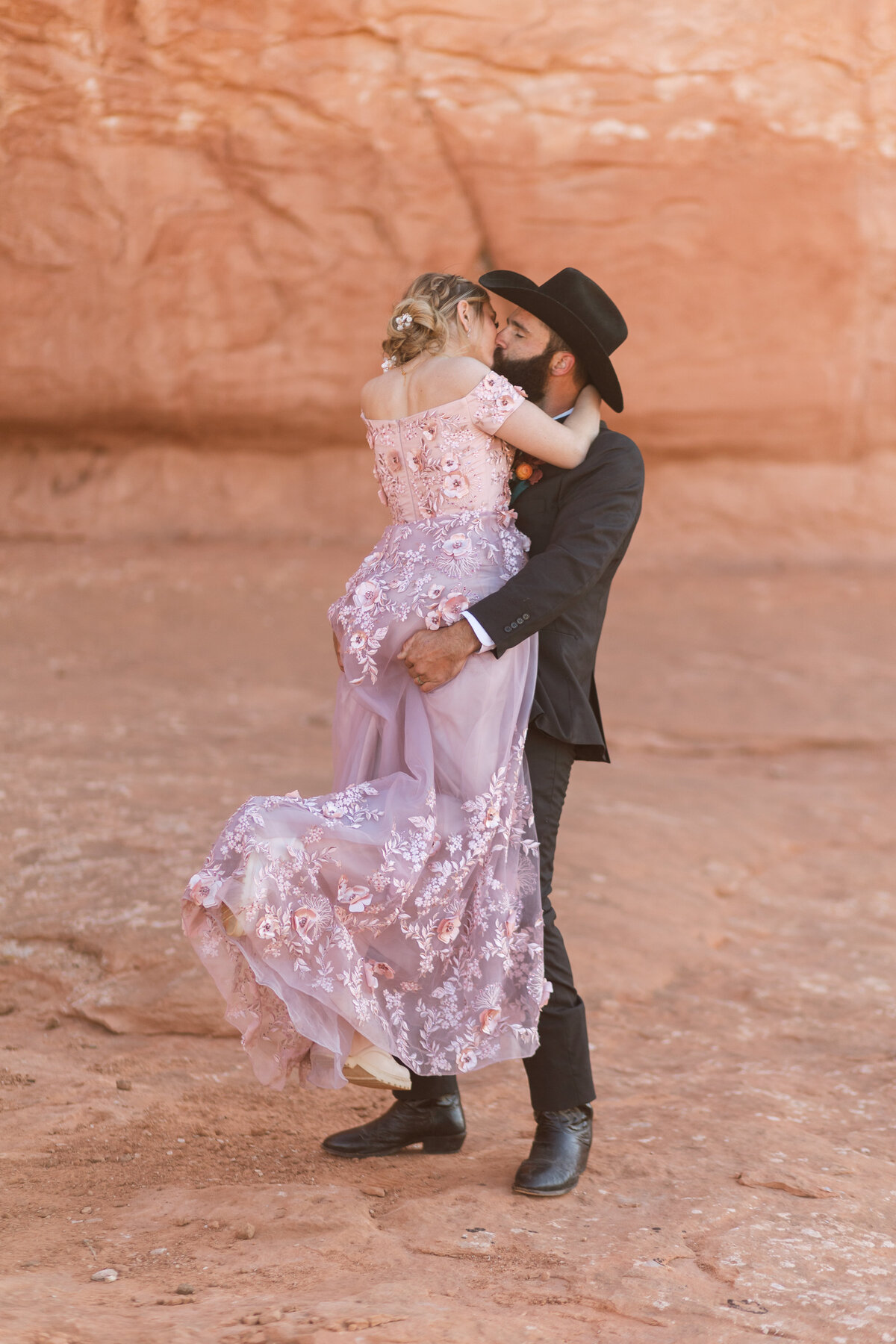 Looking Glass_Elopement_Moab_Bailey_Curtis-91