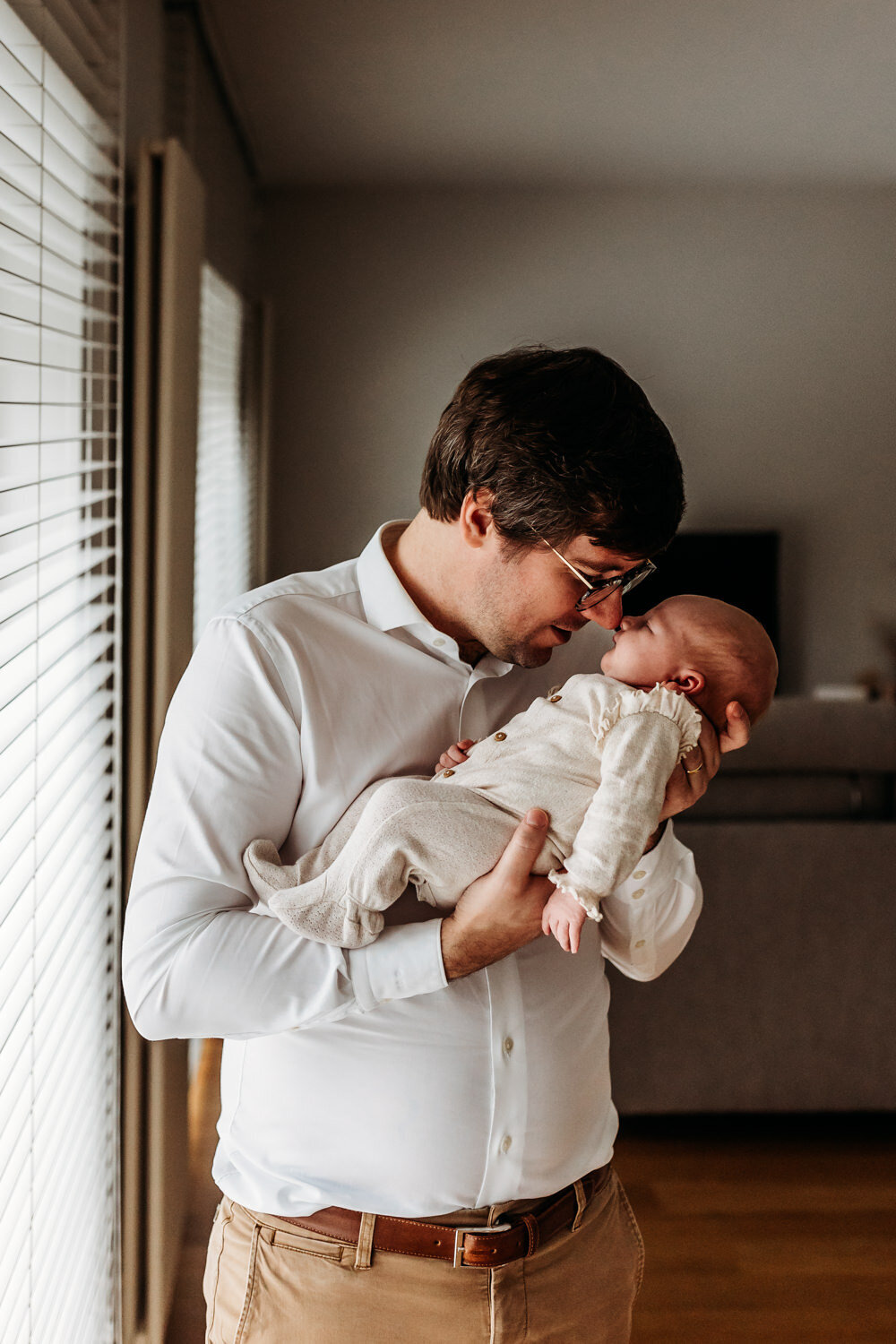 Newbornshoot_bij_de_ouders_thuis_Tine_Storms_Photography-55