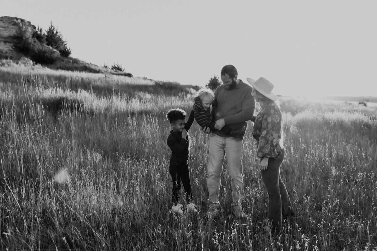 FAMILY SESSION AT SUNSET ROCK IN KANSAS