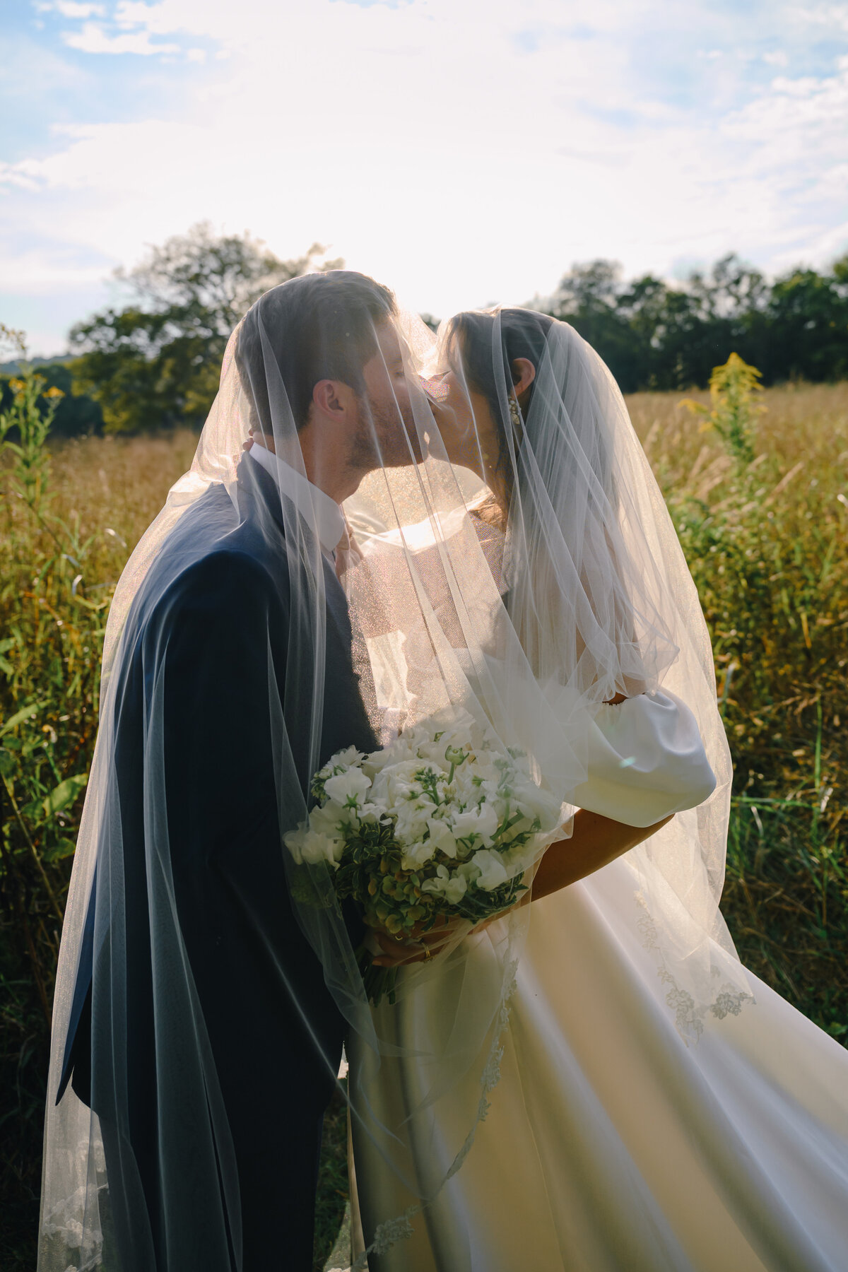 Newlywed portraits photographed in Southall, Tennessee.