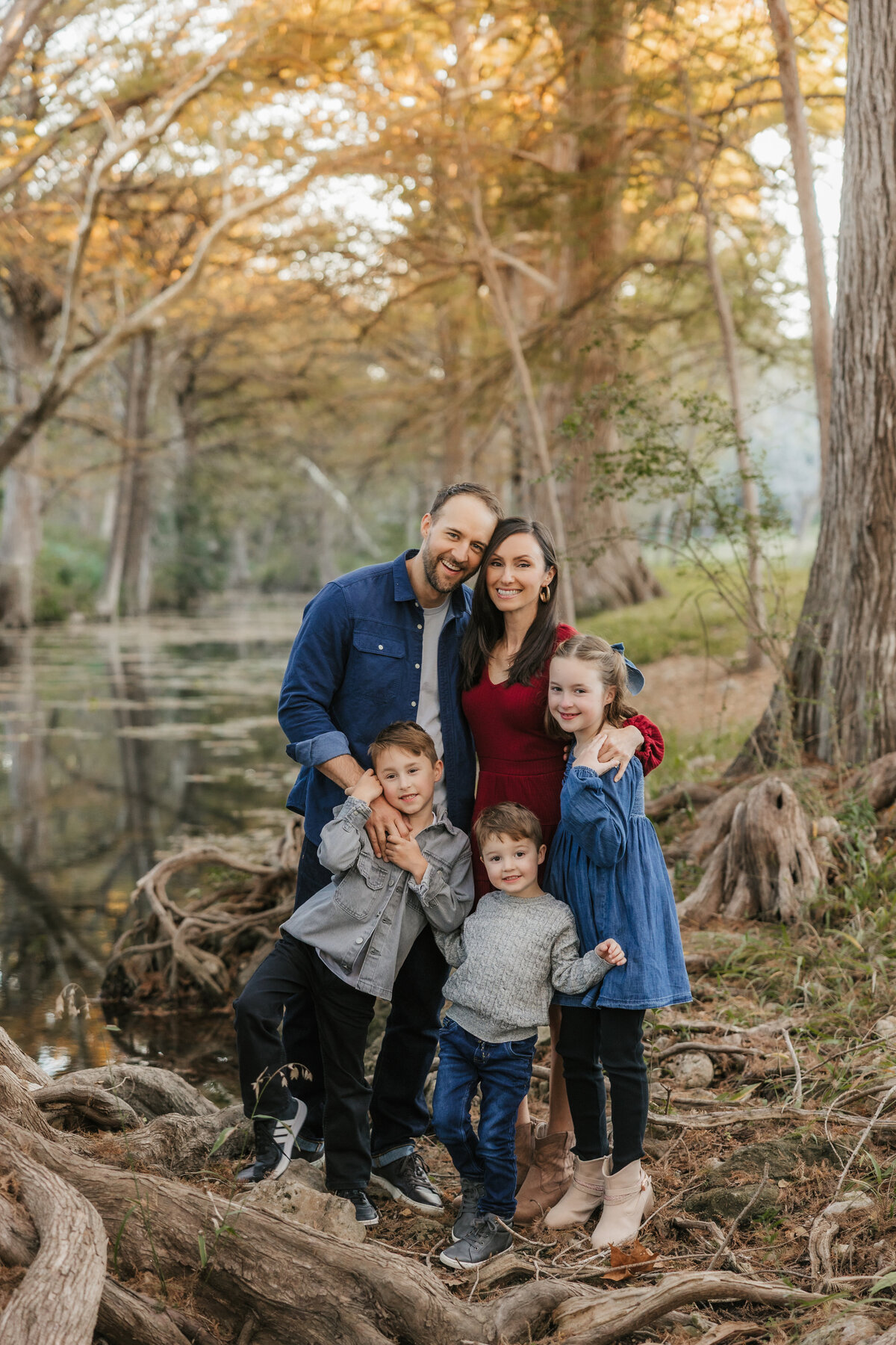 happy-family-in-fall-photos