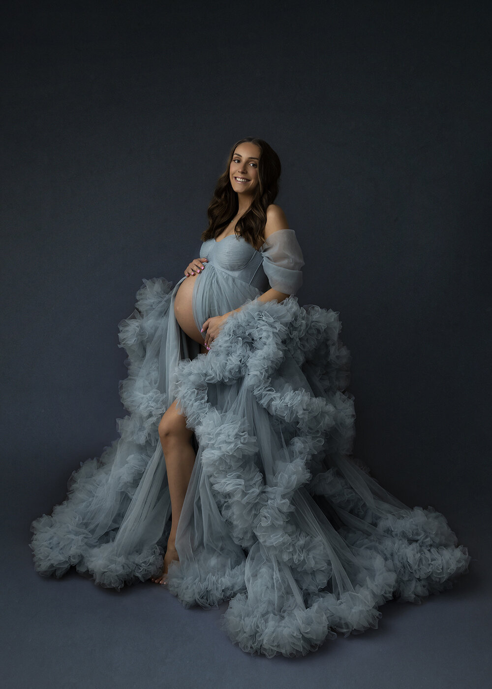 MATERNITY_PREGNANTWOMAN_BLUEDRESSGOWNCOUTUREBABYBUMPFASHION