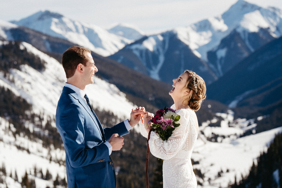 Sam-Murch-Photography-Ouray-Winter-Elopement-with-dog-46