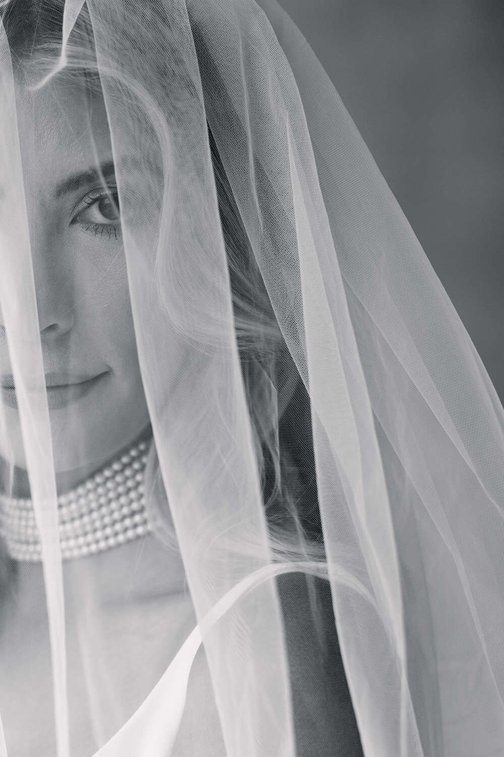 editorial wedding photo of bride in mallorca