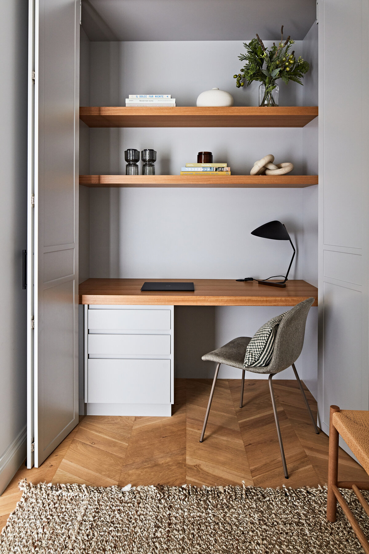 Hampton East home office nook with built-in desk and shelving
