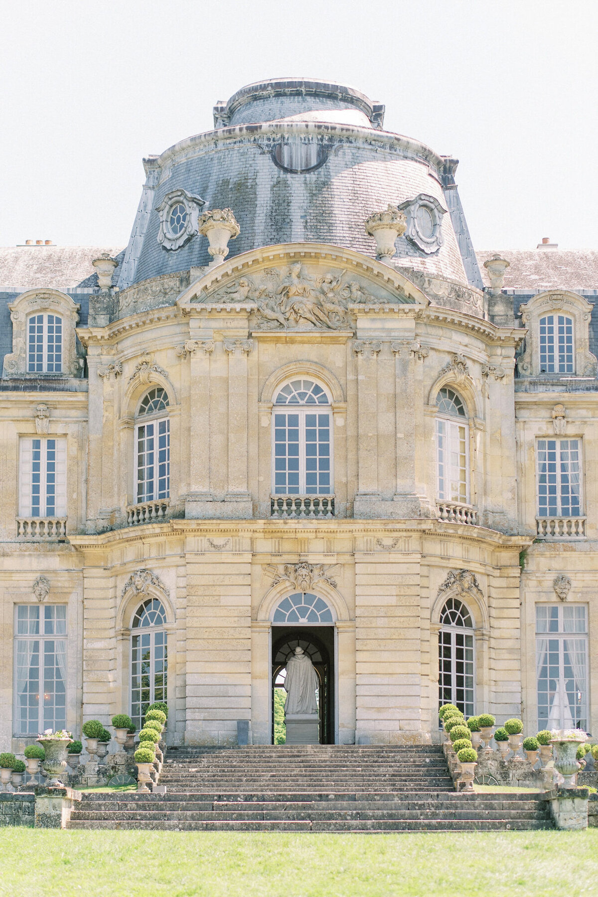 Maïlys Fortune Photography Husband Wife Wedding Weddings Photography France Switzerland Italy Timeless Dreamy Imagery Bilingual French English Destination Weddings Destination Wedding Provence French Riviera Paris Lake Como Tuscany6