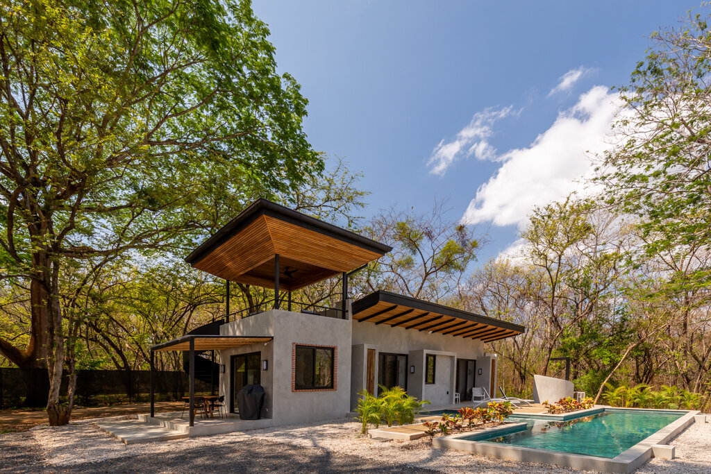 02_Side Pool View