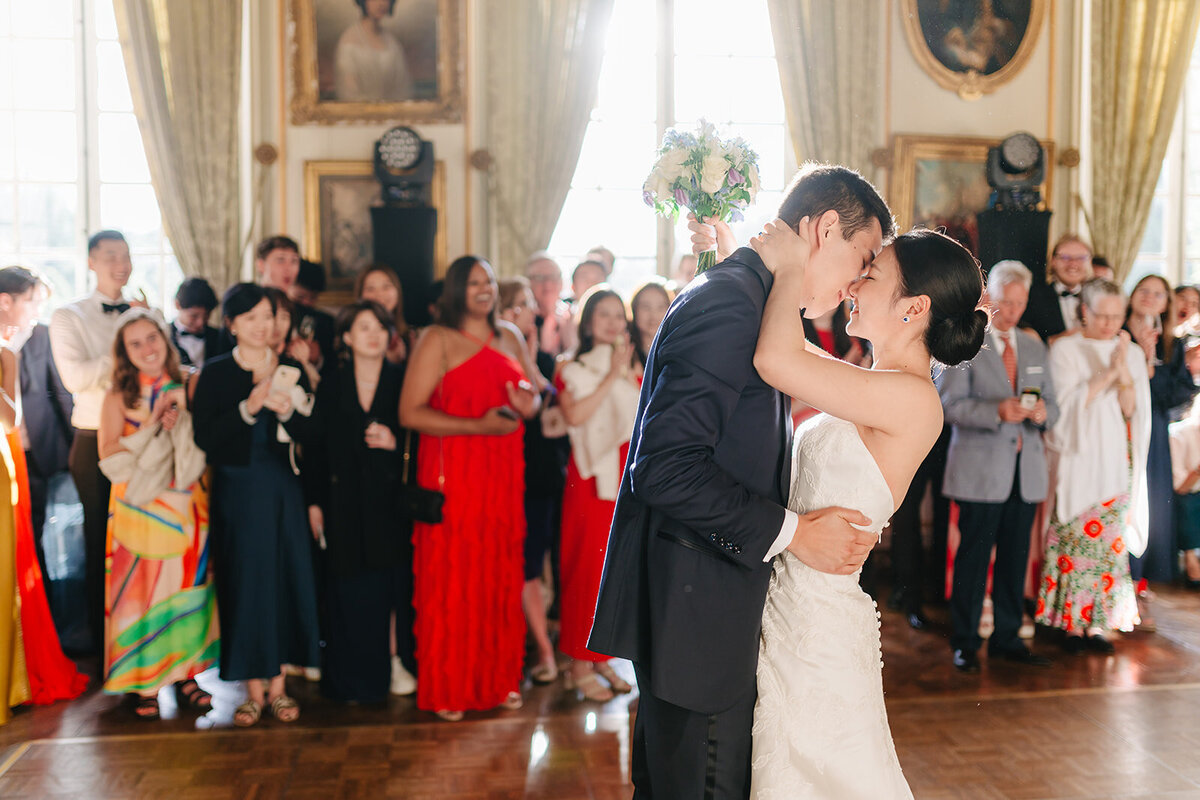 MorganeBallPhotography-Wedding-ZoeEdward-09-ChateauChamplatreux-Cocktail-455-3440