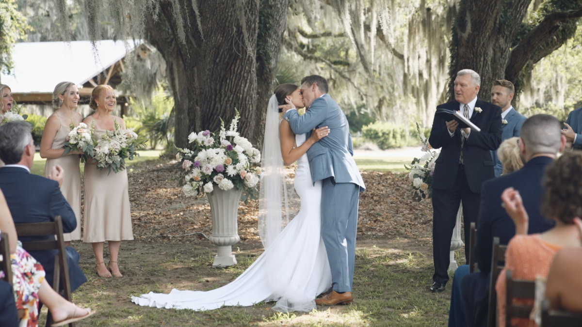 Ellsesser Wedding SNEAK PEEK.00_00_21_08.Still001